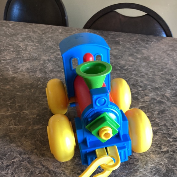 Vintage Tupperware toy train - Picture 8 of 9